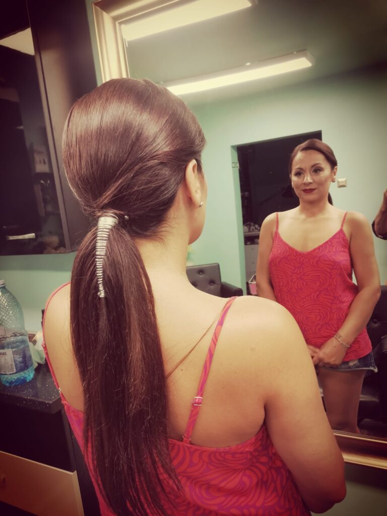 Coafuri de eveniment, coada cu detalii metalice, salon Bloom, Onesti